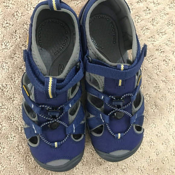 keen youth sandals